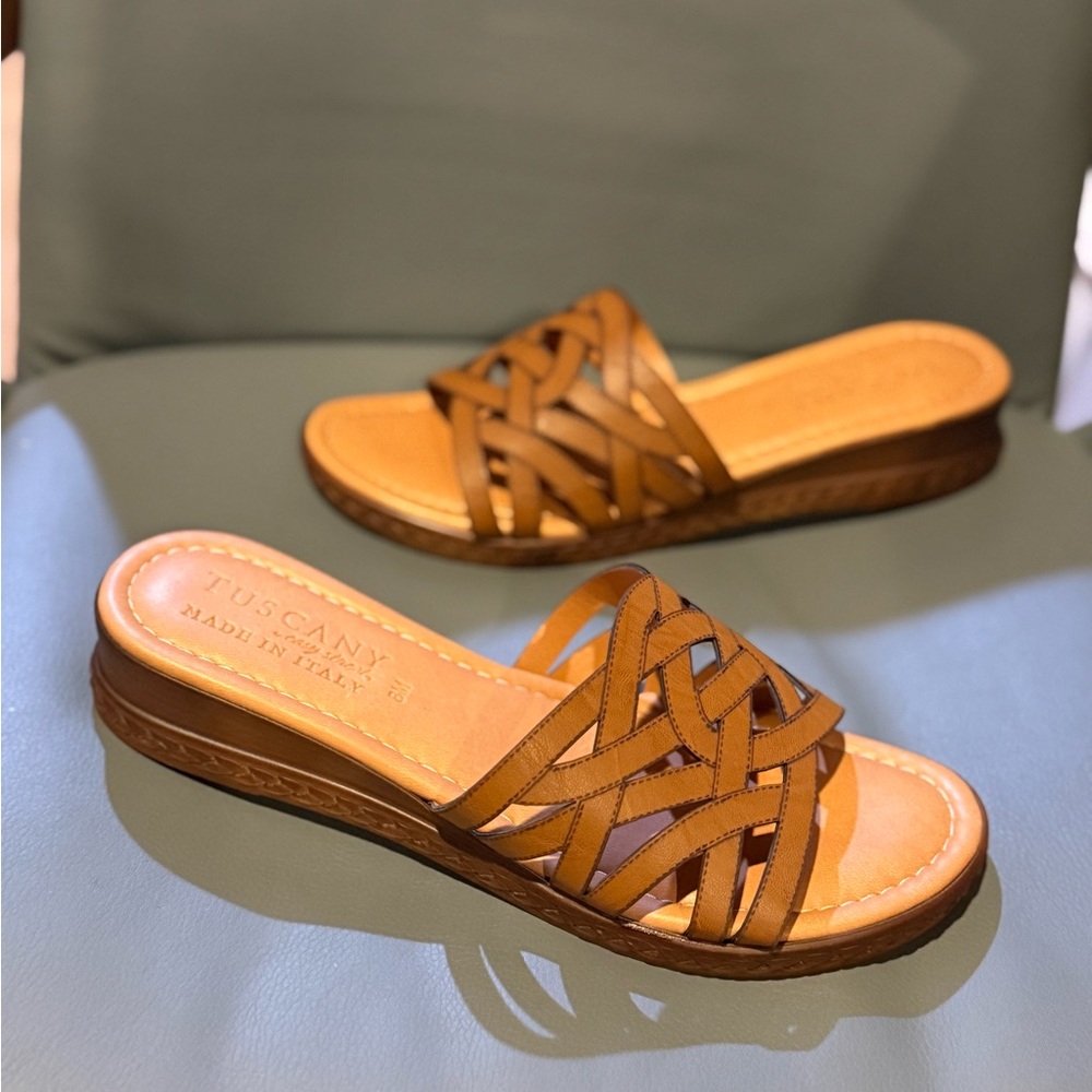 New Italian Women's Tan Brown Slip On Sandals Size 8